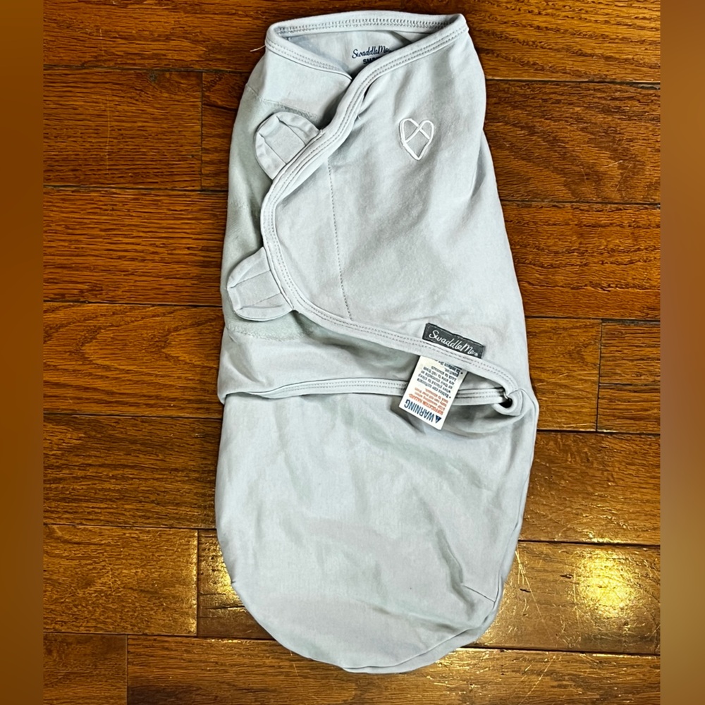SwaddleMe Adjustable Infant Swaddle Baby Blue Small/Medium Great Condition